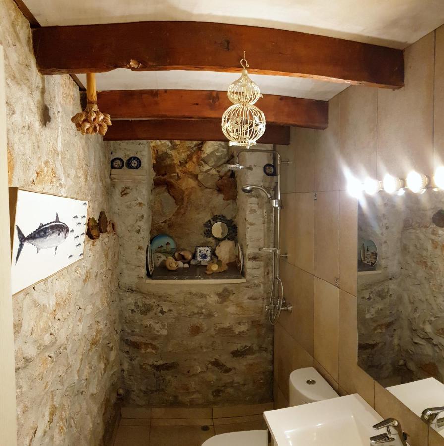 Traditional Seafront Apartment Symi Exterior foto
